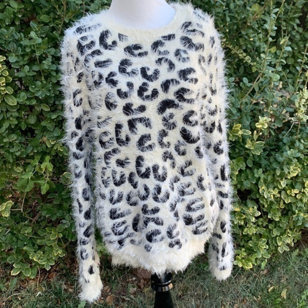 POL eyelash snow leopard print pullover sweater M